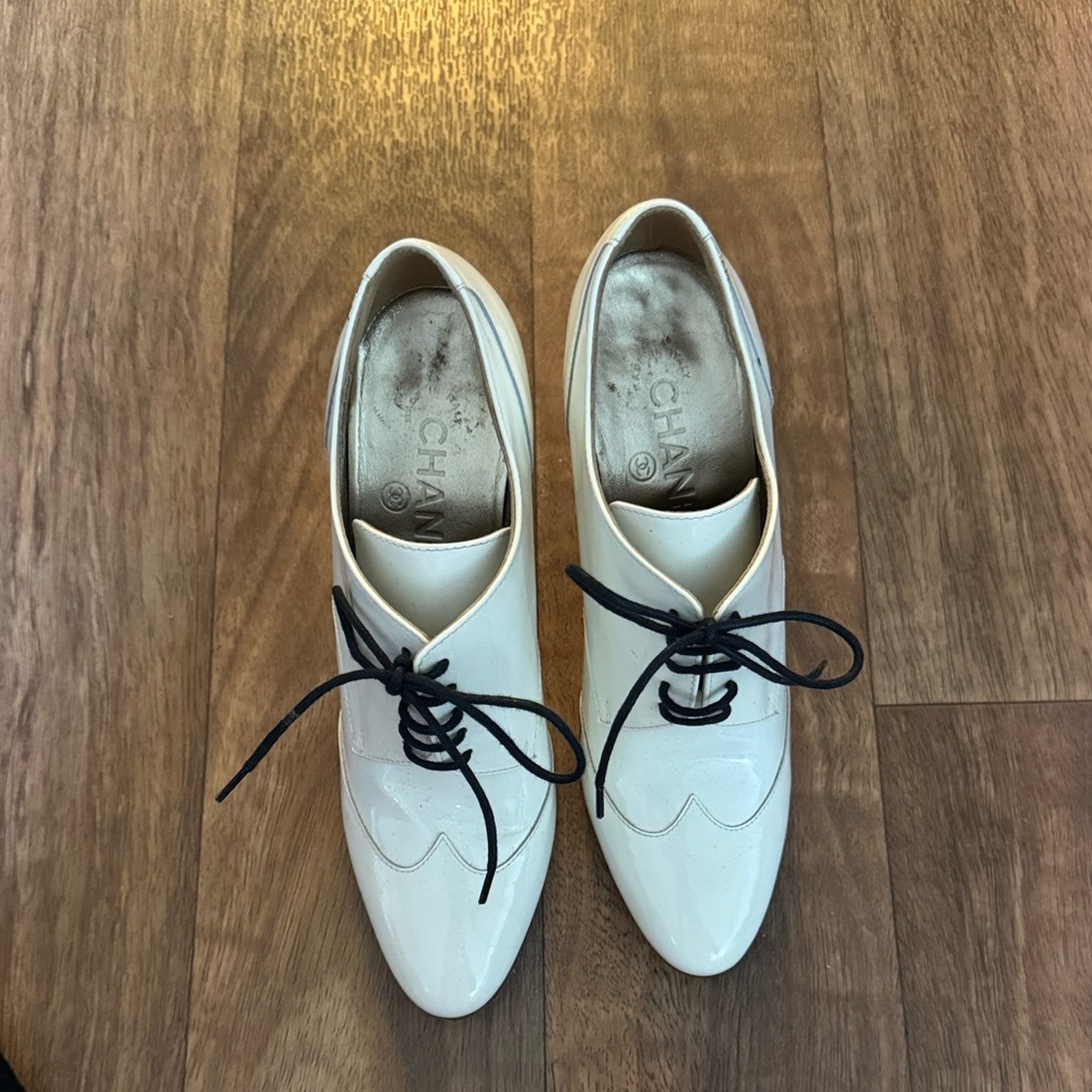 CHANEL Cream Lace-Up Oxford Shoes with Black Laces